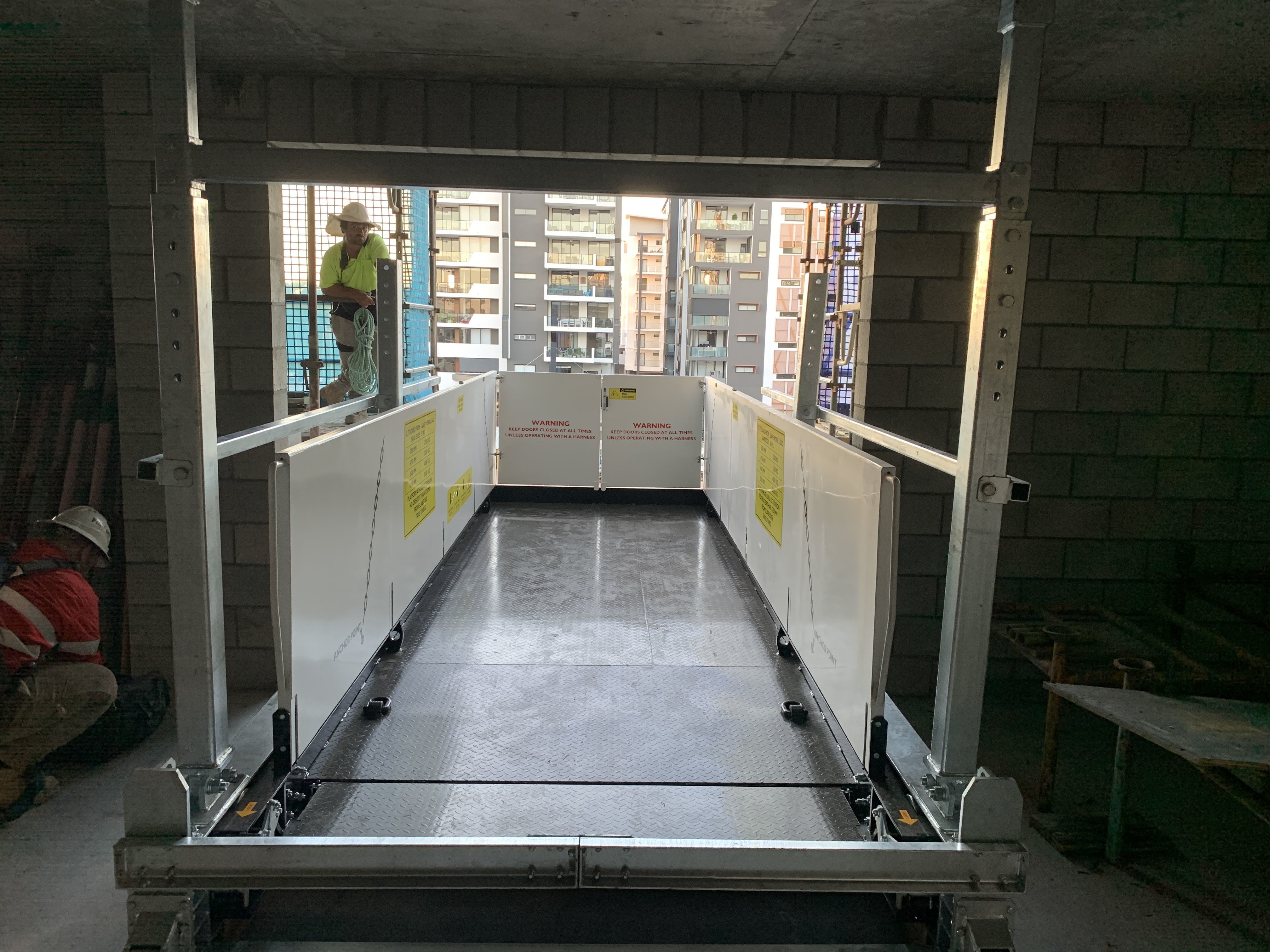 2800mm Width Retractable Material Cantideck Access Platform MLP2800