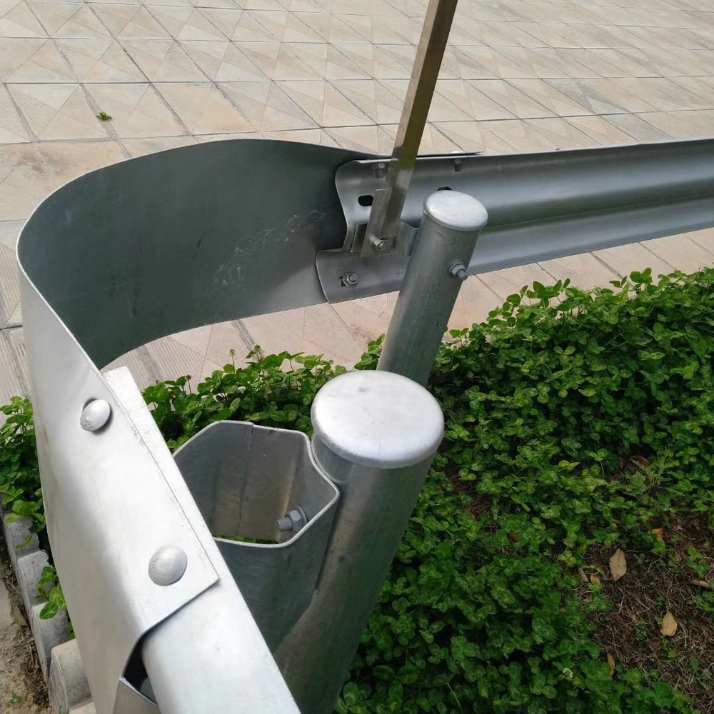 Highway Guardrail Post for Roadway Safety and JT/T281/AASHTO M180 Standard Compliance