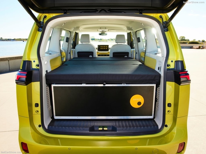 VW classic camper MPV Volkswagen ID Buzz. 2023-electric robort large space practical for families