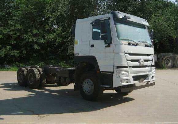 Sinotruck HOWO Used International Trucks , Used Semi Trailers With 4x2 Diesel