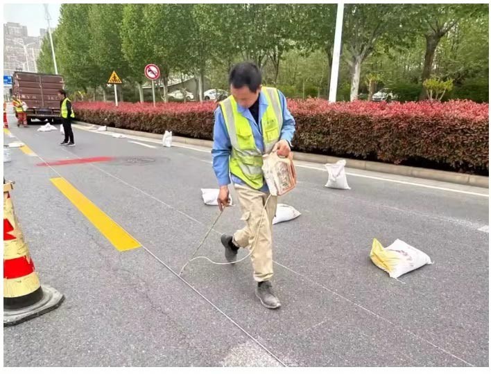 Thermoplastic Paint For High-Wear And Weather-Resistant Markings With Retro-Reflective Beads