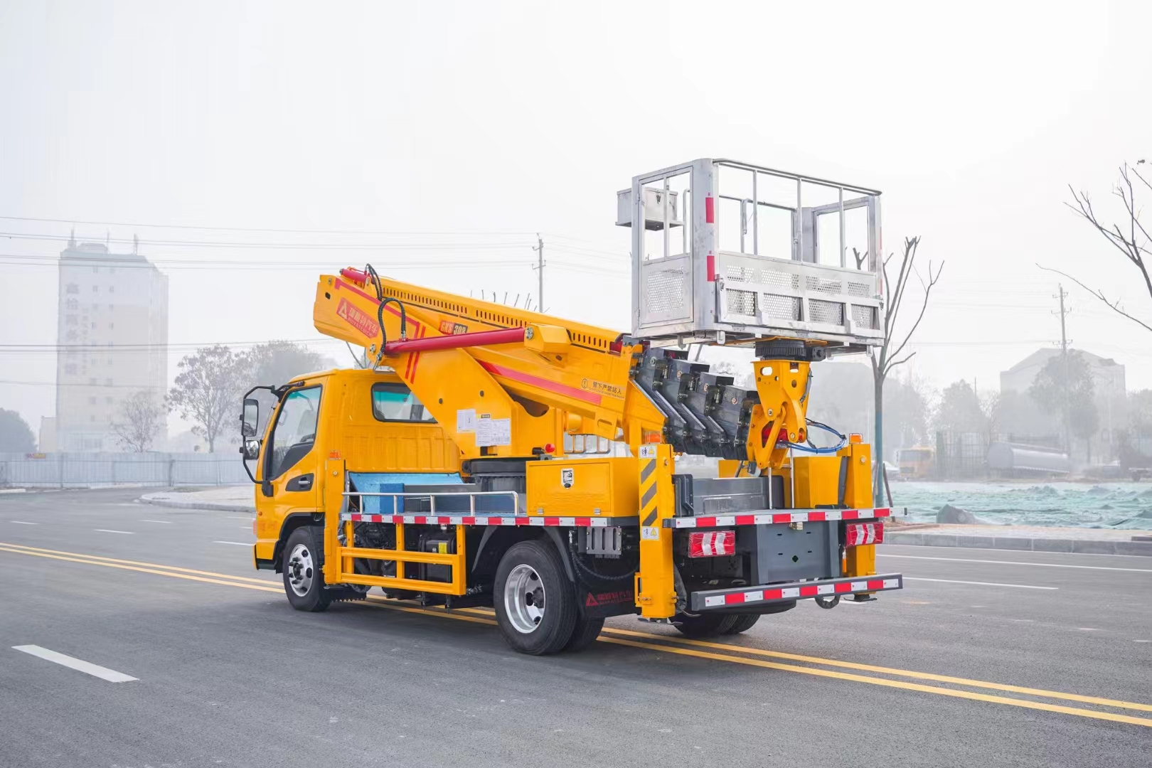 Newly Designed 30 Meter 4x2 High-altitude Operation Platform Crane Truck Gasoline Truck Skylift Cherry Picking Manual Elevator