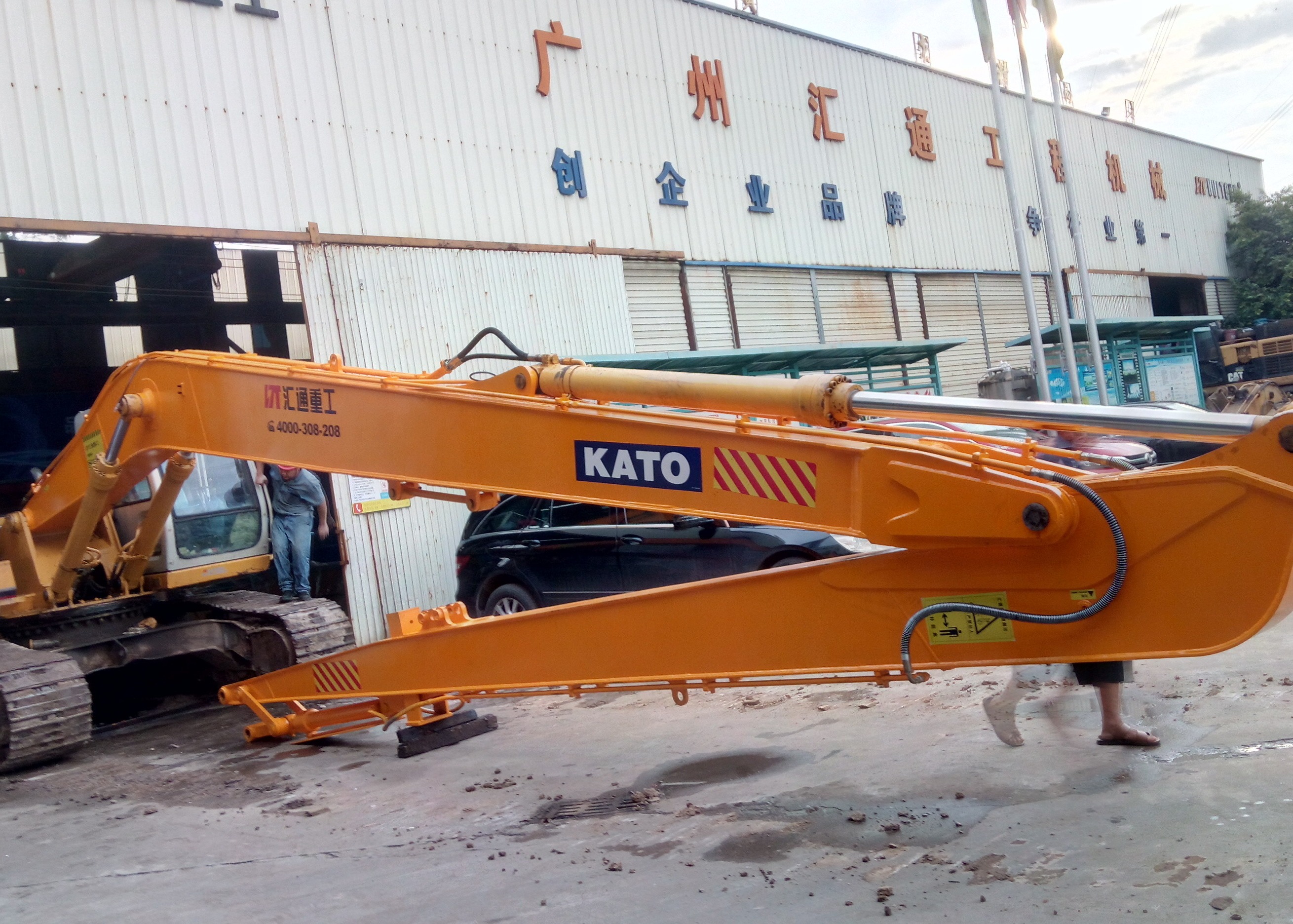 Selling Huitong long-reach excavator boom with superior quality, durability, and adaptability.