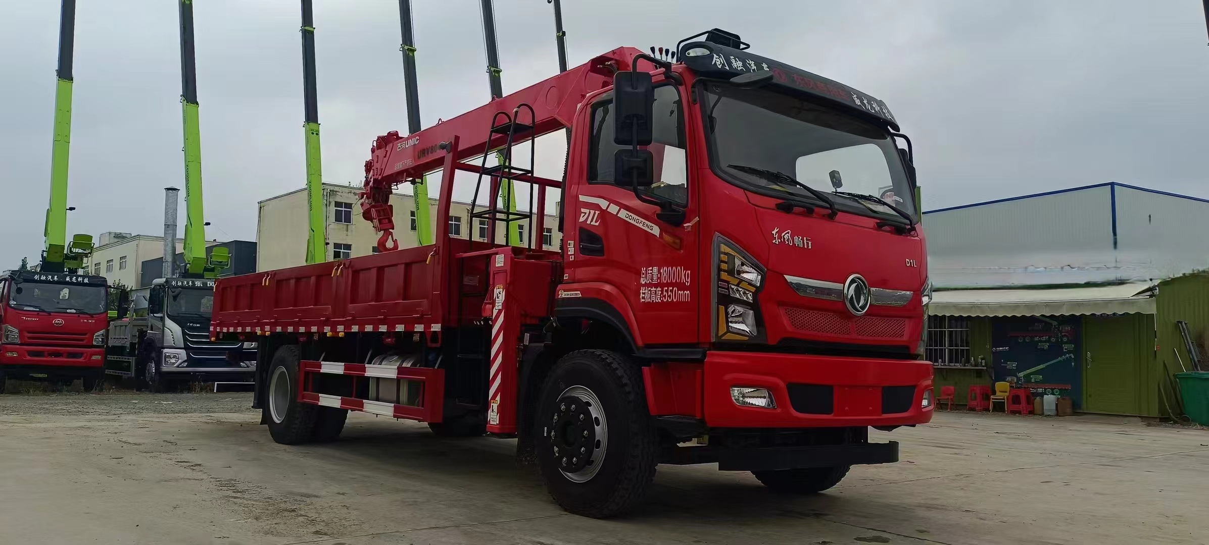 Dongfeng 4x2 Cummins 170 Horsepower Installation 2-ton Steering Knuckle Truck Mounted Crane