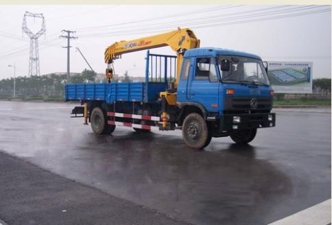 5 6 7 8 Tons Truck Mounted Crane With Max Speed 90 Km/H 4*2 Telescopic Boom
