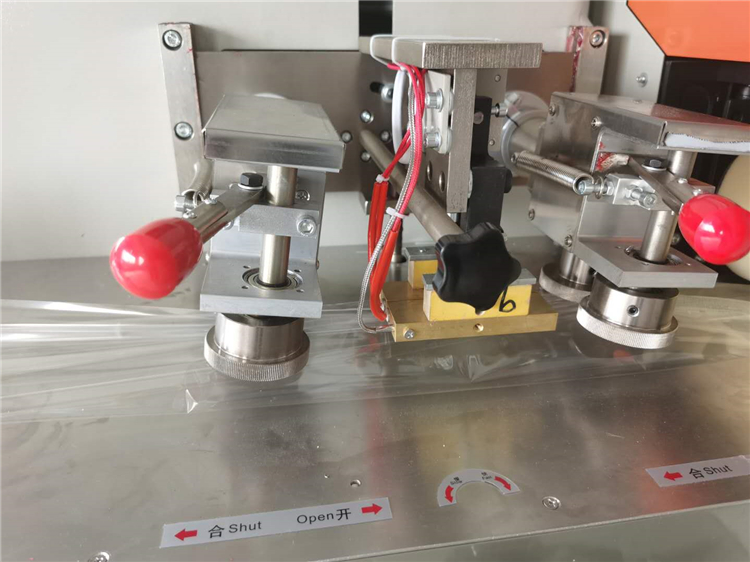 Pillow Shrink Packaging Machine ODM 20bags/min Multi Function
