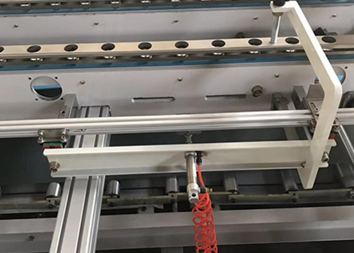 5ply Cardboard Fold And Glue Machine 4000 Pieces/Hour Flexible Operation