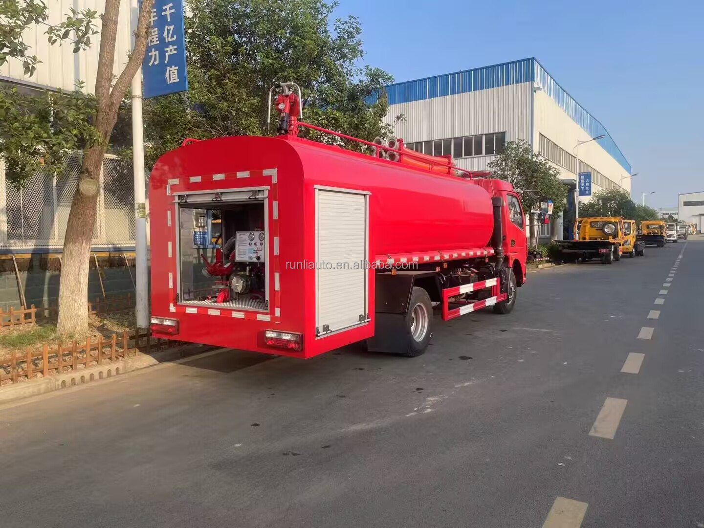 Factory DFAC DongFeng Small Fire Truck Forest Fire Fighting Water Tank Fire Truck