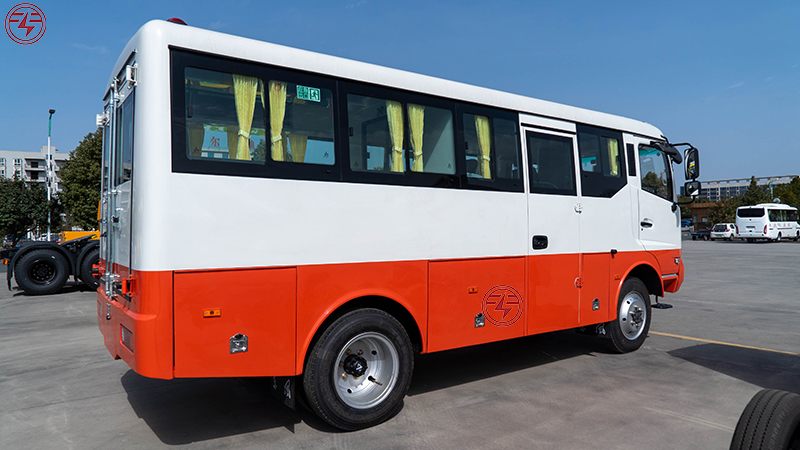 Directly Supply 30 Seats Luxury Passenger Bus with 7.50R20 Tire and 3800 mm Wheelbase