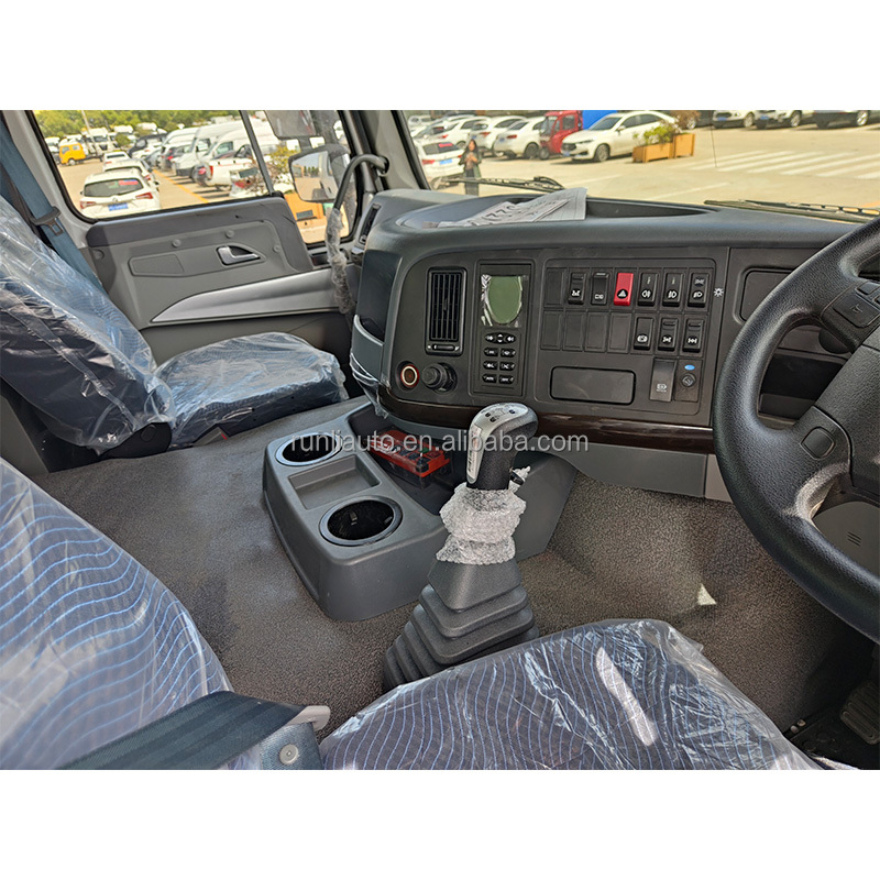 Sinotruk LHD RHD Livestock Feed Truck Animal 6X4 Bulk Feed Truck
