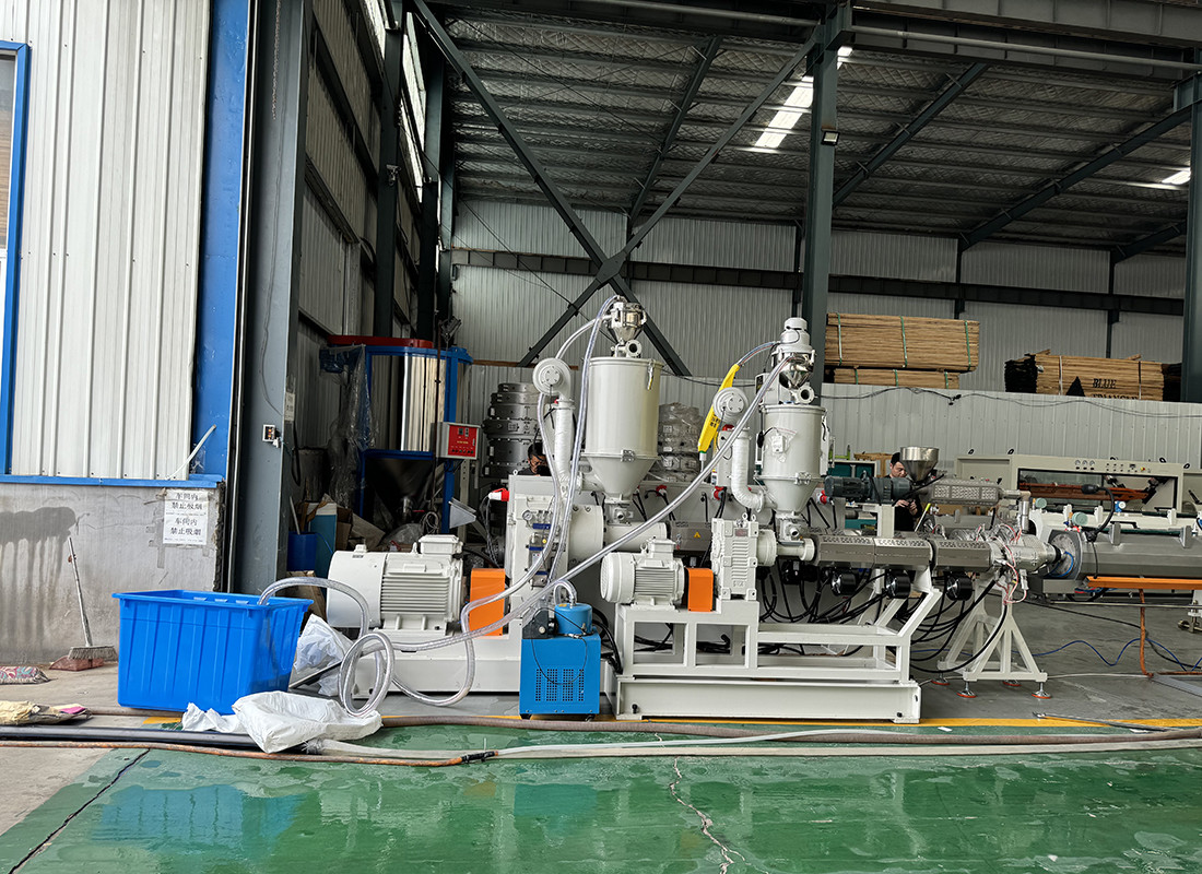 380V 50HZ Single Screw HDPE Pipe Extruder Machine / PE Pipe Manufacturing Plant
