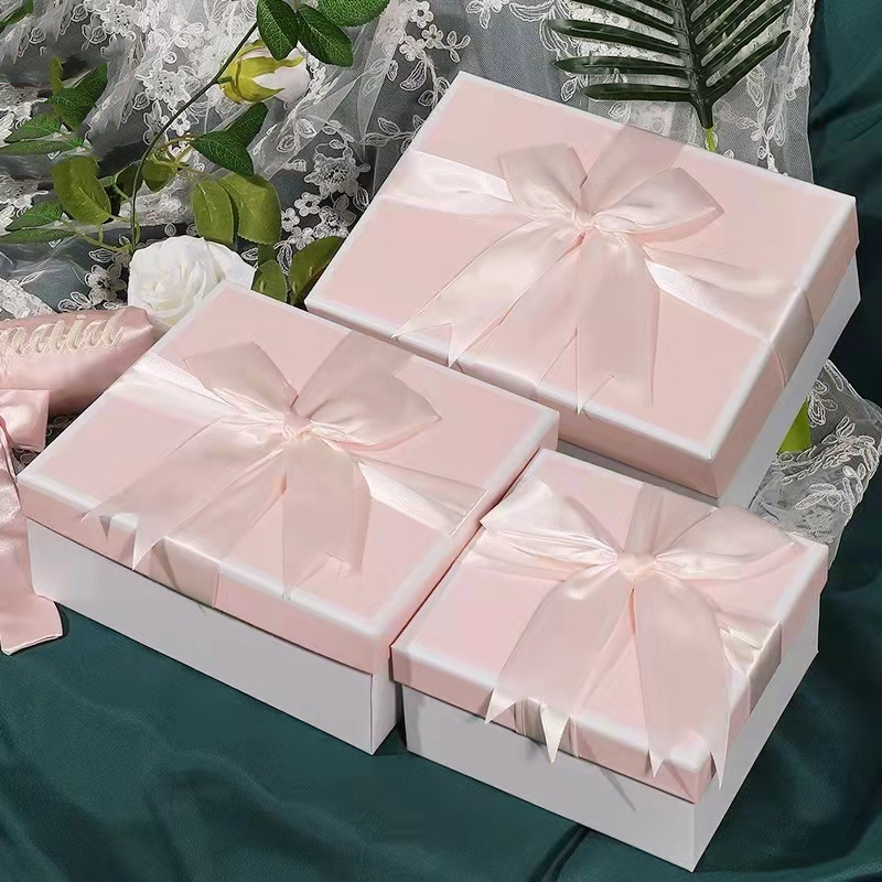 4C/UV/Lamination/Embossing/Stamping Surface Finish on Personalized Gift Box