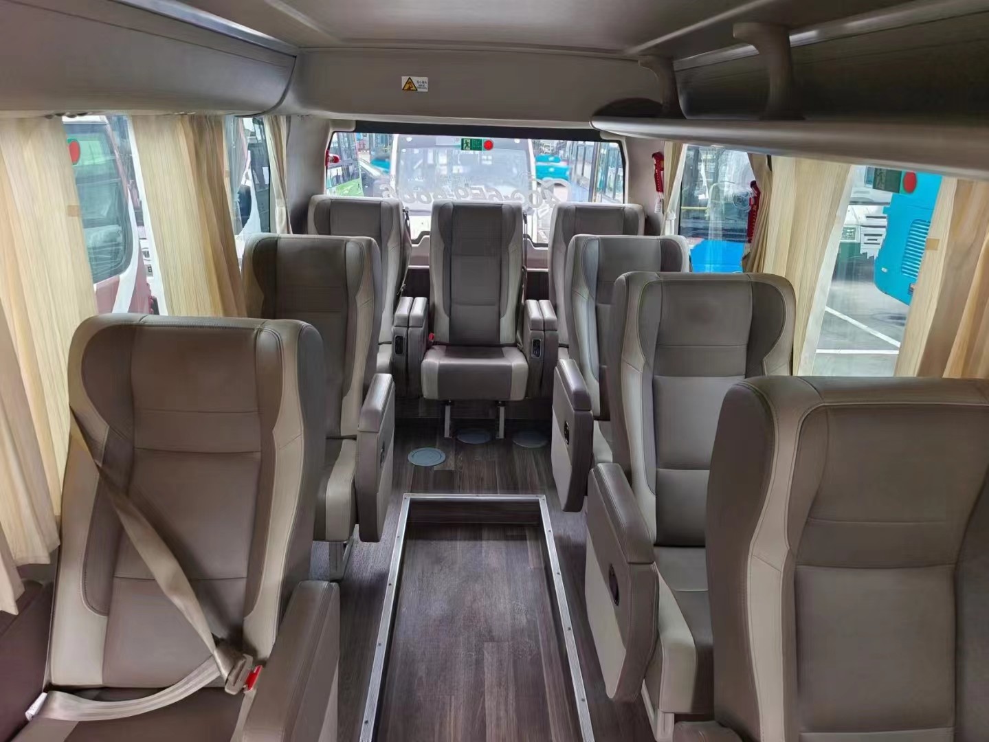 Coach Yutong Mini Bus CL6 2021 Luxury Coach Bus 9seats 150hp Engine Passenger
