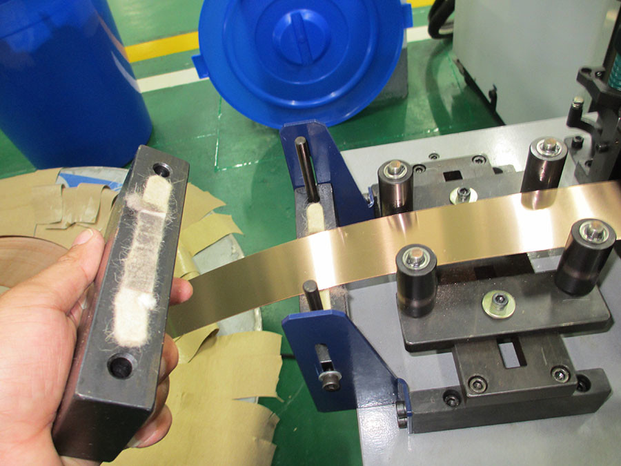 Automatic 16m/min Sheet Metal Straightener With Gear Motor For 245N Yield Strength