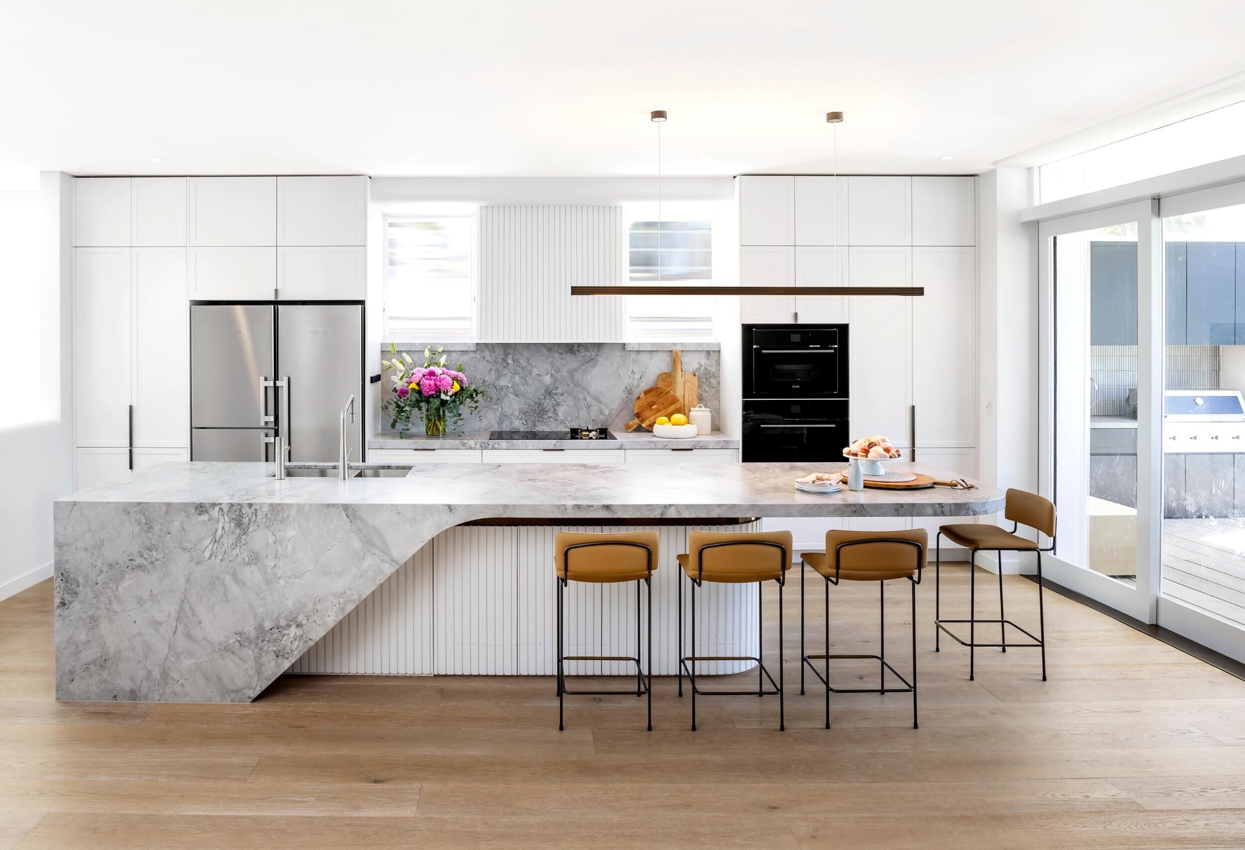 Los Angeles Kitchen Wall Hanging Cabinet with Flat Edge / Eased Edge Countertop Edging