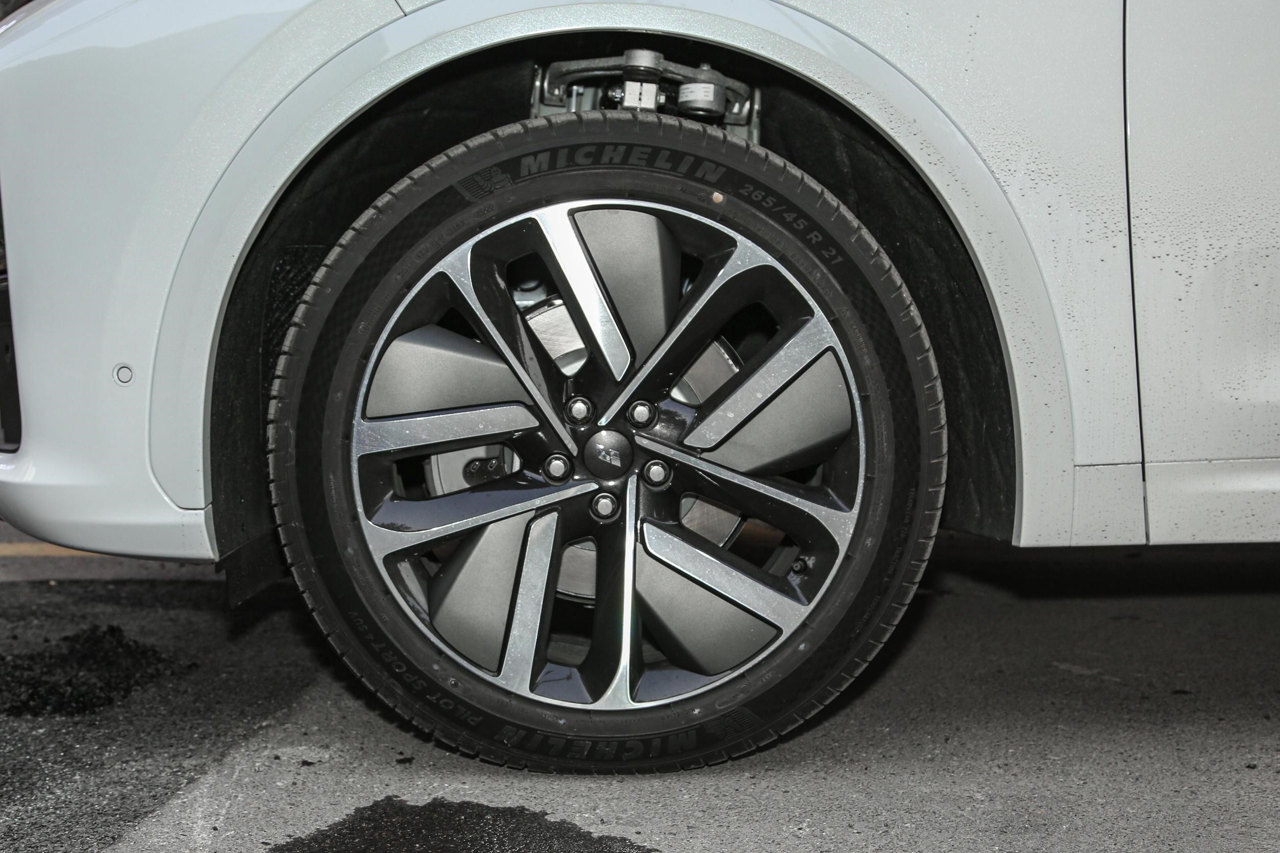 Range-Extended Electric Vehicle Chinese Brand Li L7 Model SUV