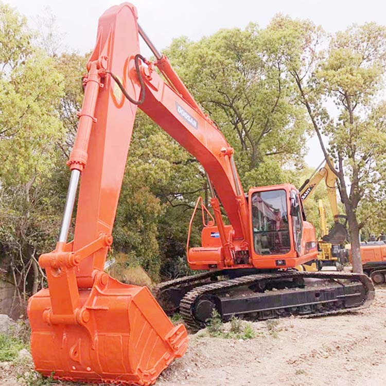 Doosan DH300LC-7 Excavator 30 Ton Good Condition and Versatile for Various Application