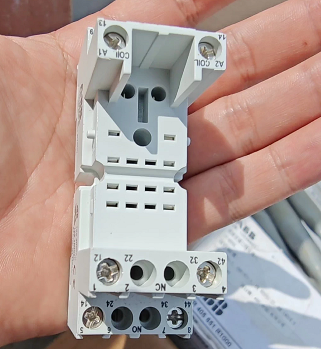  CR-M4SS ABB Plug-in control relay module Spring terminal Double conversion contact Manufactures