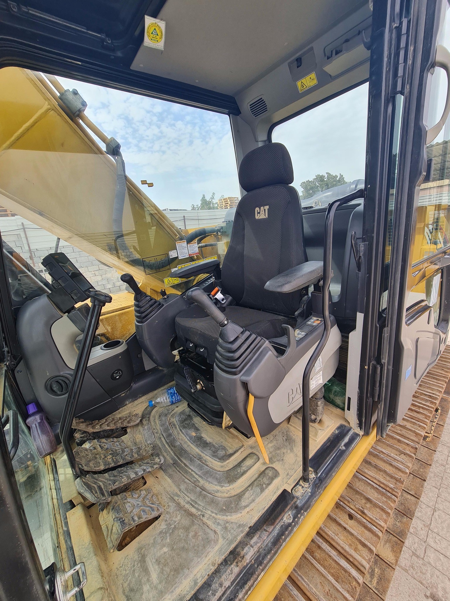 Used CAT 323 Heavy Excavators 23 Ton Municipal Engineering Original Secondhand Digger