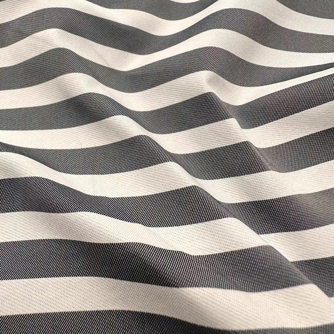 100% Polyester Fabric 170gsm Stripe Pattern Yarn Dyed Fabric For Men'S Suit