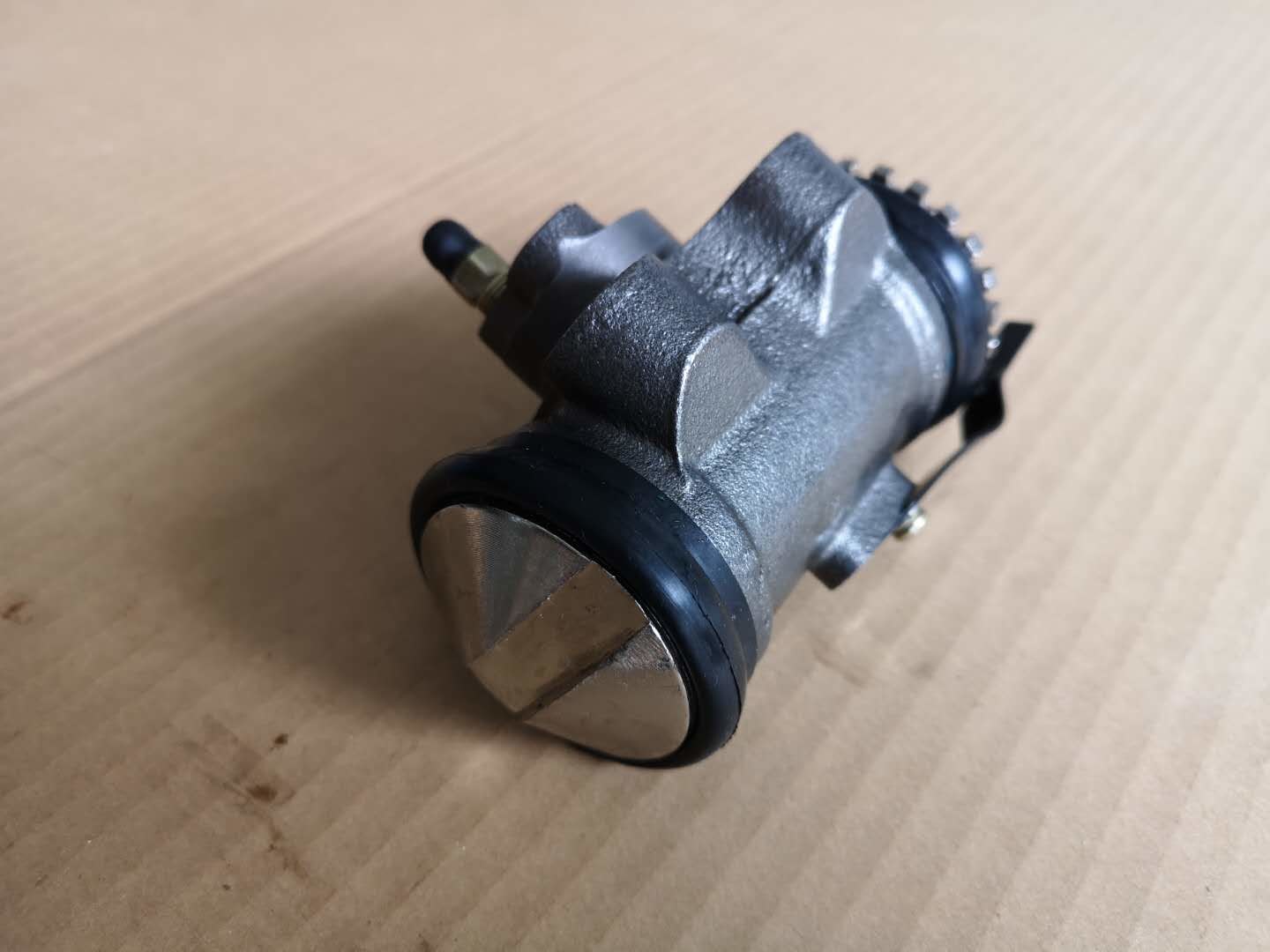 FSR113 FSR FRR Rear Wheel Brake Cylinder 1476009490 Left Side Rear Wheel Forward Cylinder