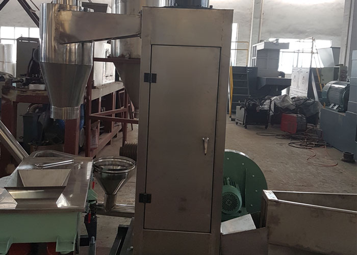 Double Stage Pvc Plastic Pelletizing Machine , 380v 90kw Granules Making Machine