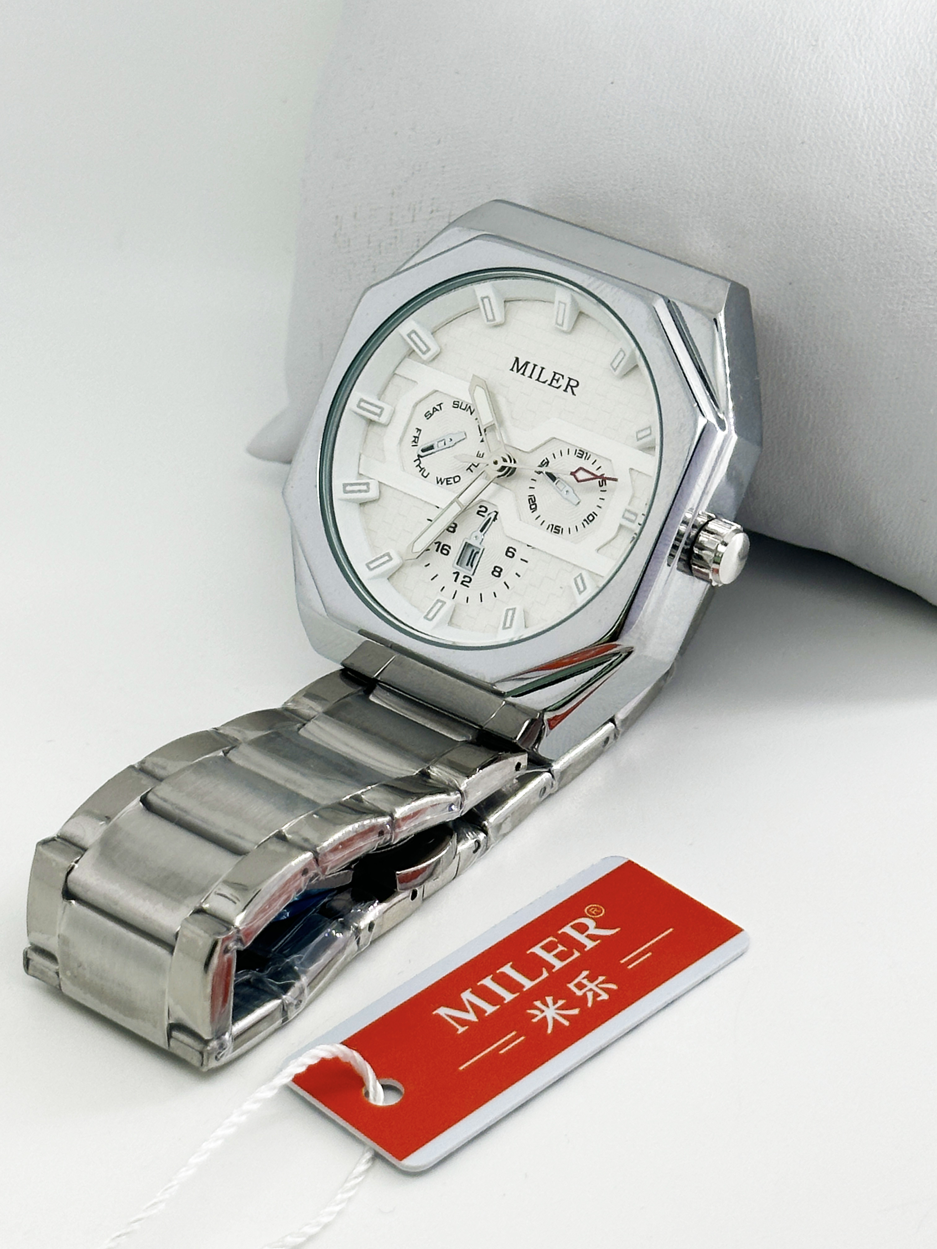 Wholesale Watch Men′s Scale Three Eyes Six Hands Waterproof Quartz Watch
