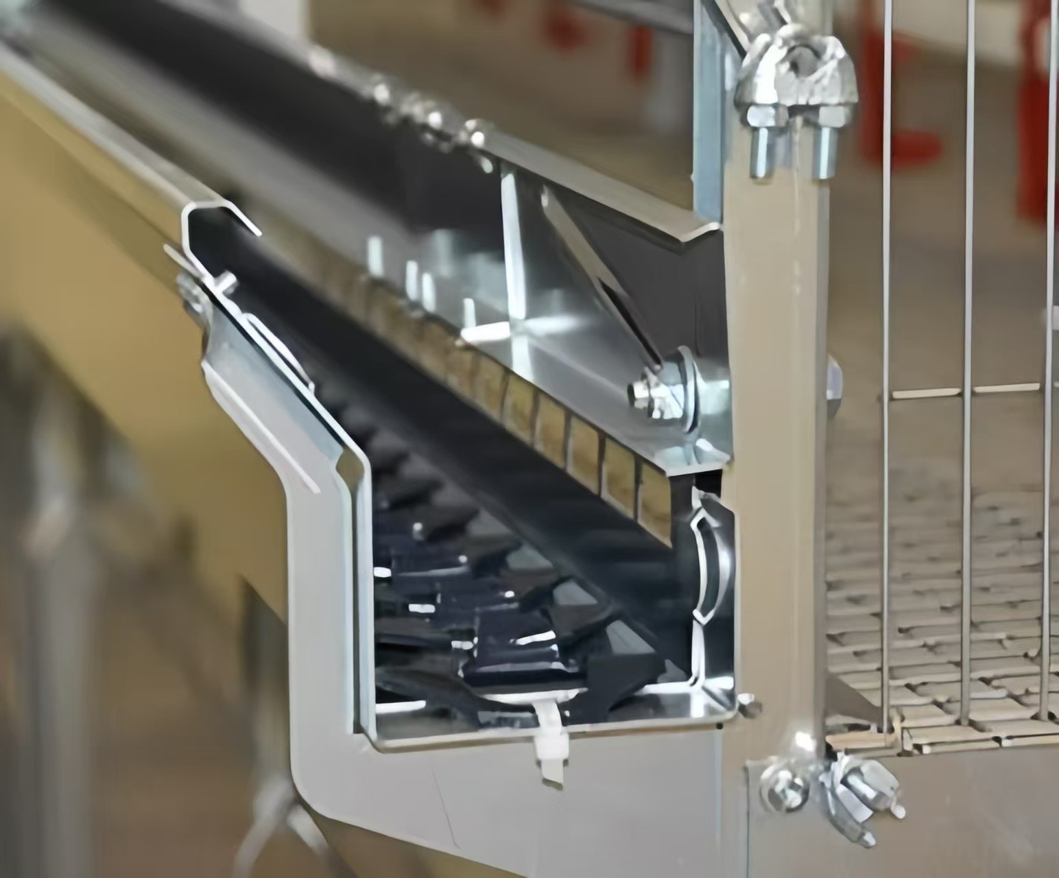 Pull Out Slat Chicken Layer Cages Automatic Harvesting Broiler Battery Cages For Laying Hens