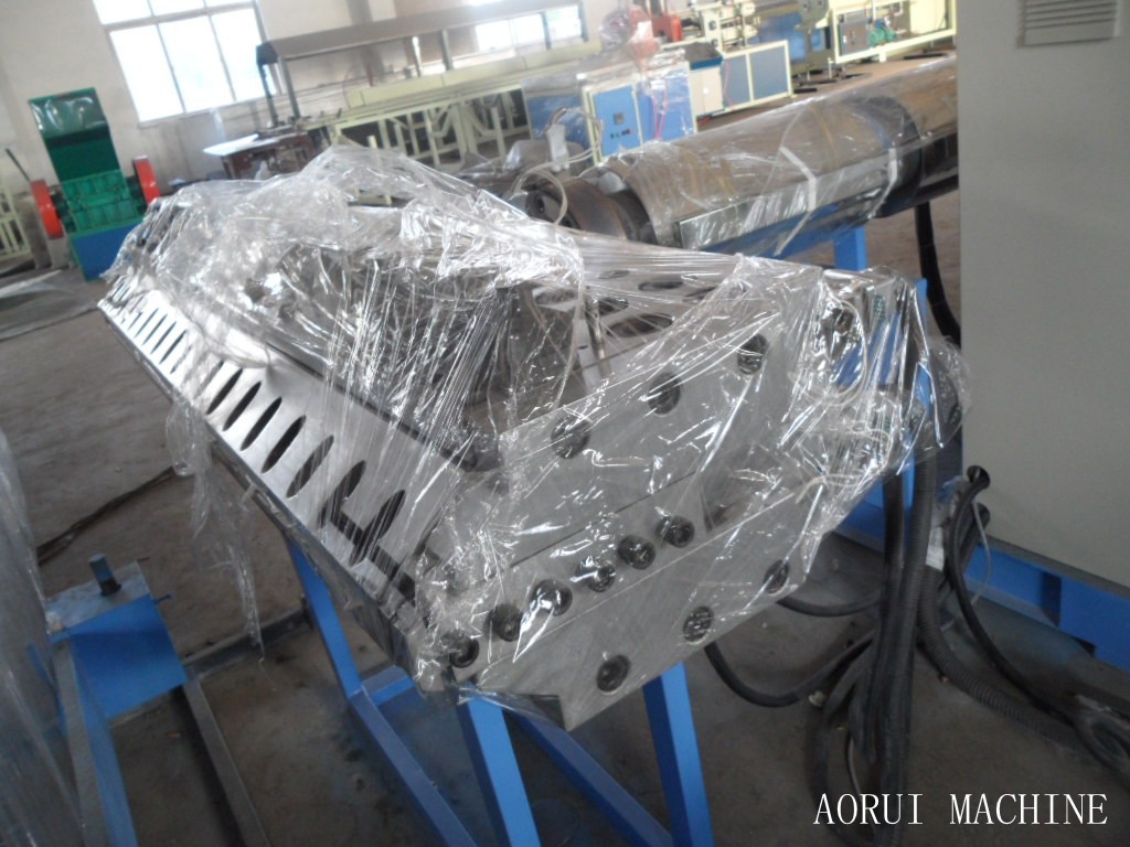 Solid Door WPC Plastic Board Extrusion Line With Conical Twin Screw
