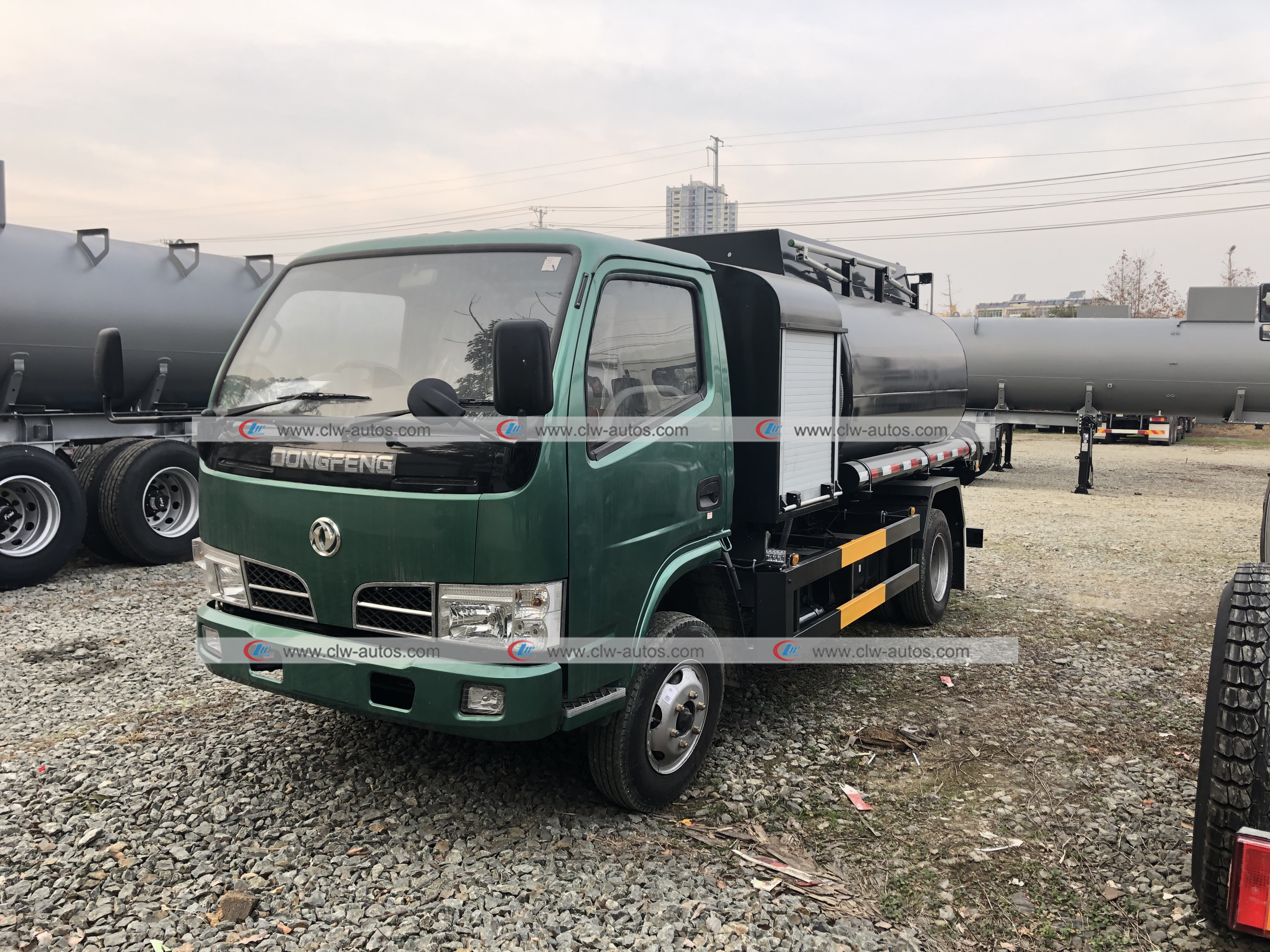 6,000Liters Diesel Gasoline Fuel Dispenser Truck Oil Refueling Tank Truck