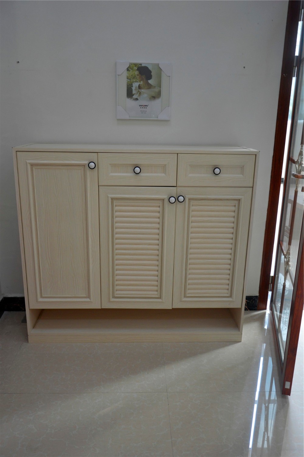 Durable Aluminum Alloy Carcase Material Bathroom Cabinet Modern Style