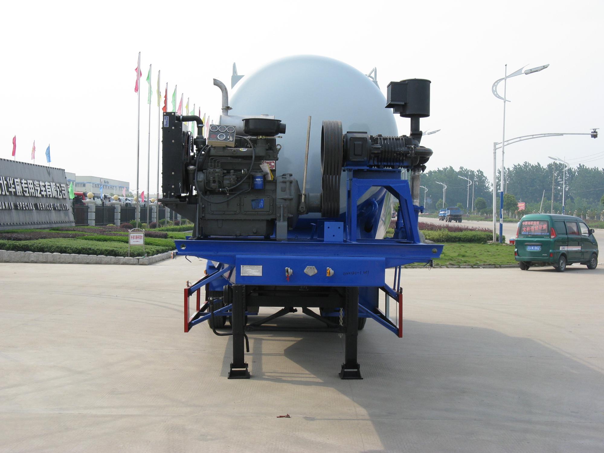 Sinotruk HOWO Bulk flour Bulk feed Dry mortar Powder Material Transporter Tank Truck Trailer for sale