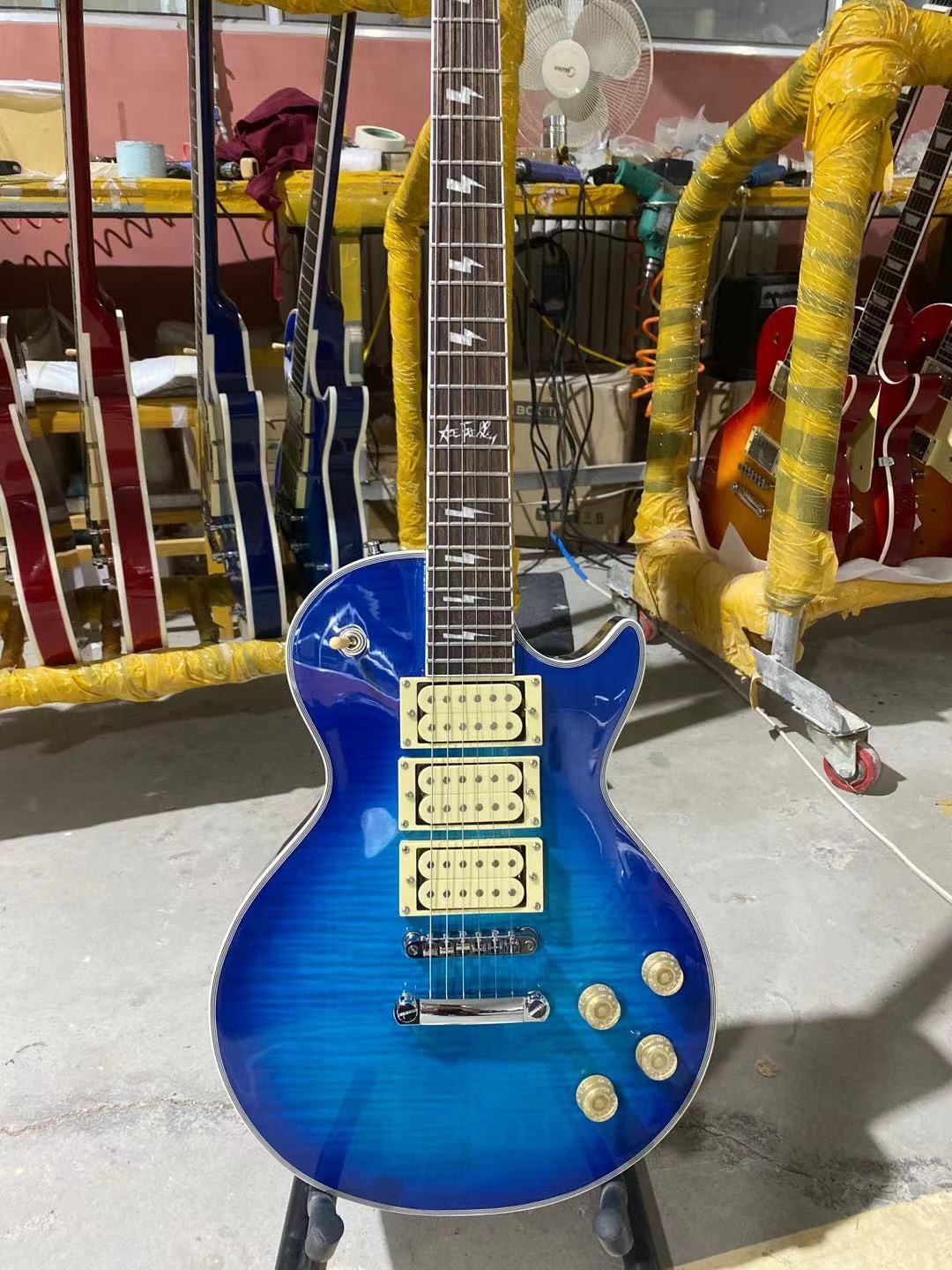 Custom LP Style Ace Frehley Hummbucker Pickups Electric Guitar with Rosewood Fingerboard Mahogany Body Blue Color Accept