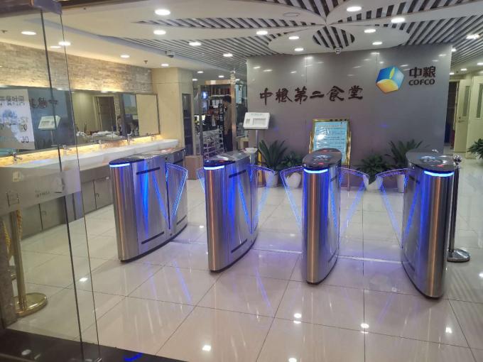 SUS304 Retractable Flap Barrie RFID Waist Height Turnstile Gate System 2