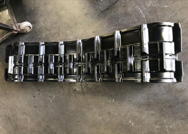 Interchangeable Type Continuous Rubber Track , Rubber Tank Tracks 79 Pitch