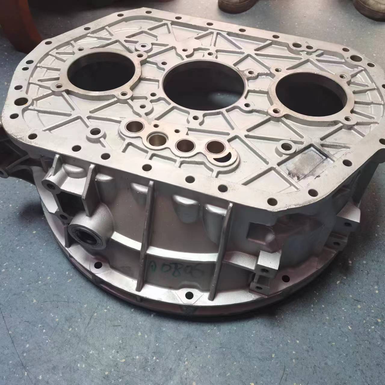 100% Tested SINOTRUK HOWO Truck Spare Parts Transmission Front Cover WG2220000001R-2R