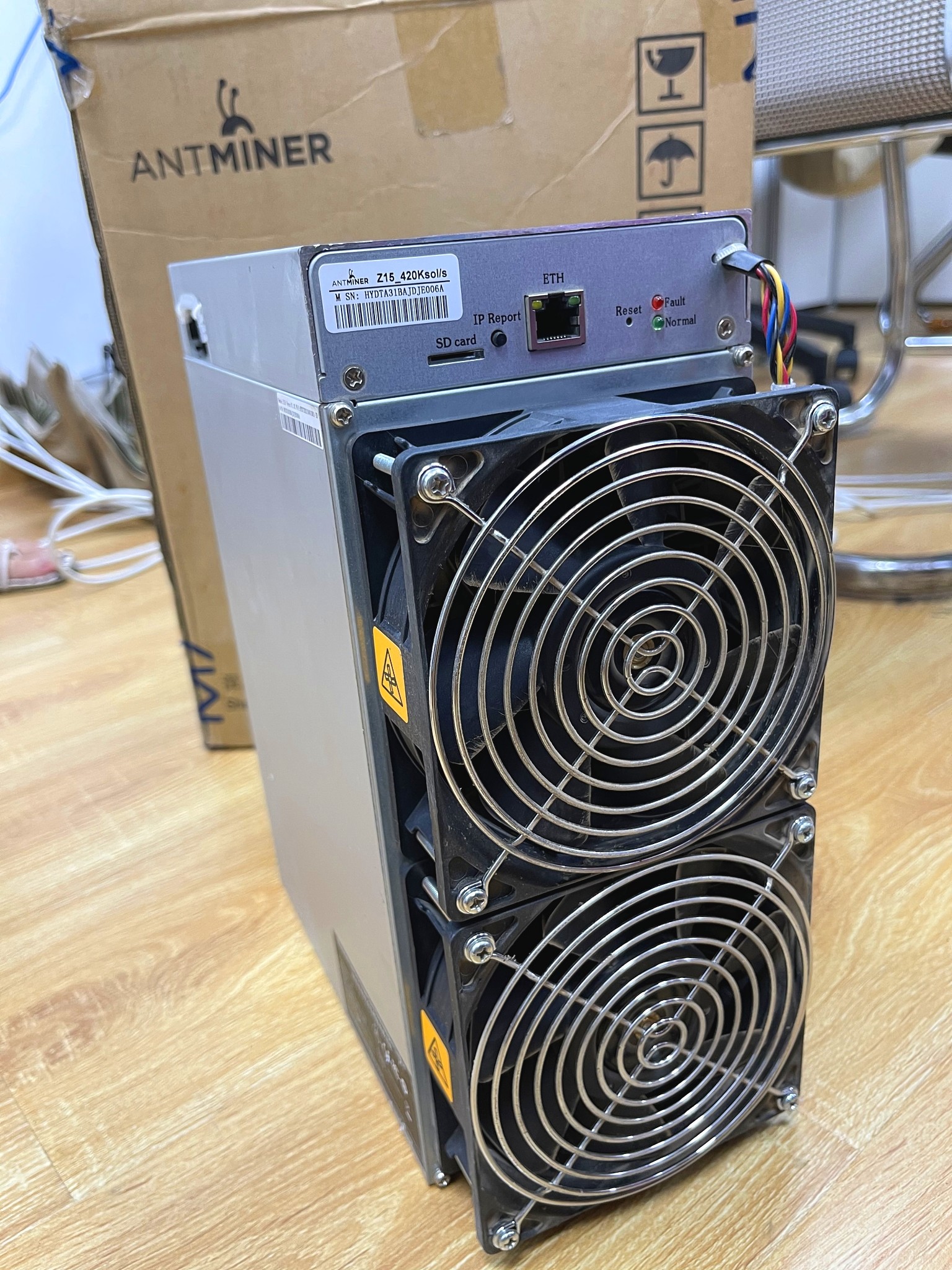 420ksol/S Second Hand Miner Equihash Algorithm Bitmain Antminer Z15 420K
