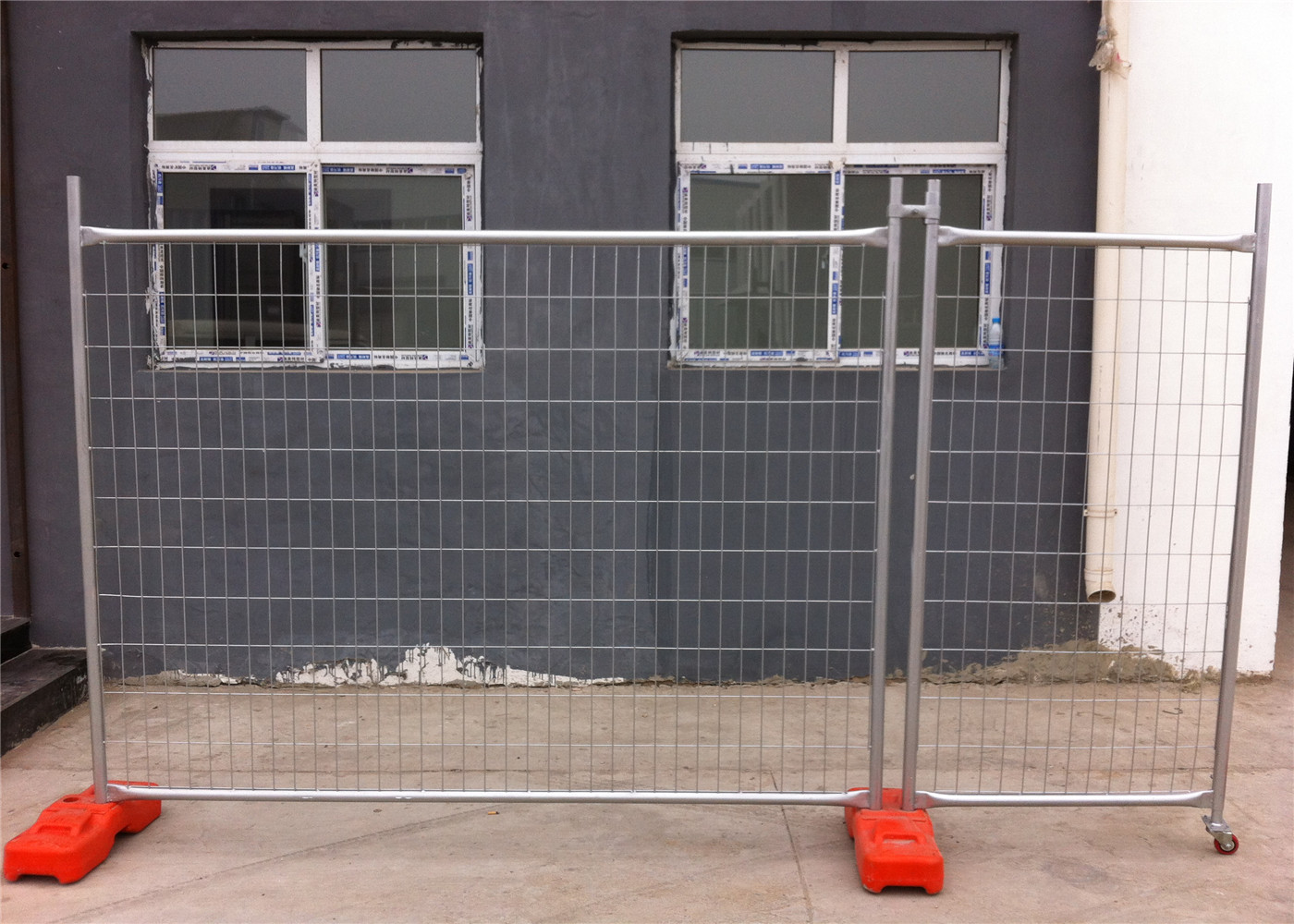 OD 40mm temporary construction fence Heavy Duty Robustness Design 2.1mx2.5m temporary fence panels with water-filled des