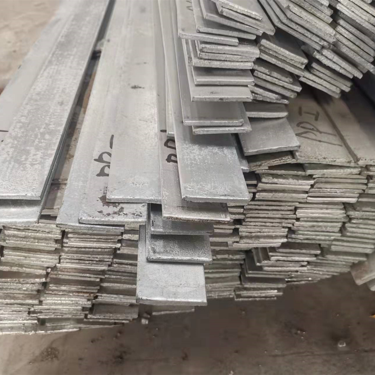 Hot Dipped Galvanized Steel Flat Bar S235JR ASTM A36 For Building Material 60*6*6000MM