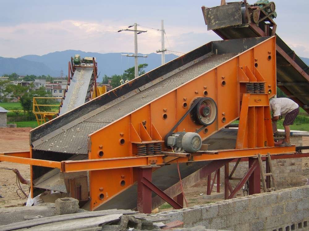 1 - 4 Layers Mobile Vibrating Screen For Aluminite Powder