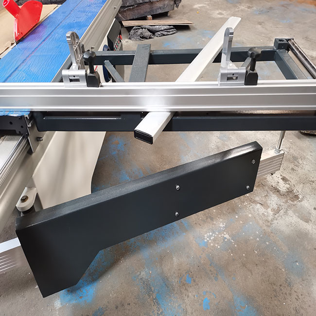 Industrial Sliding Table Saw For Cutting Plywood With Scoring Blade 45 - 90 Degree