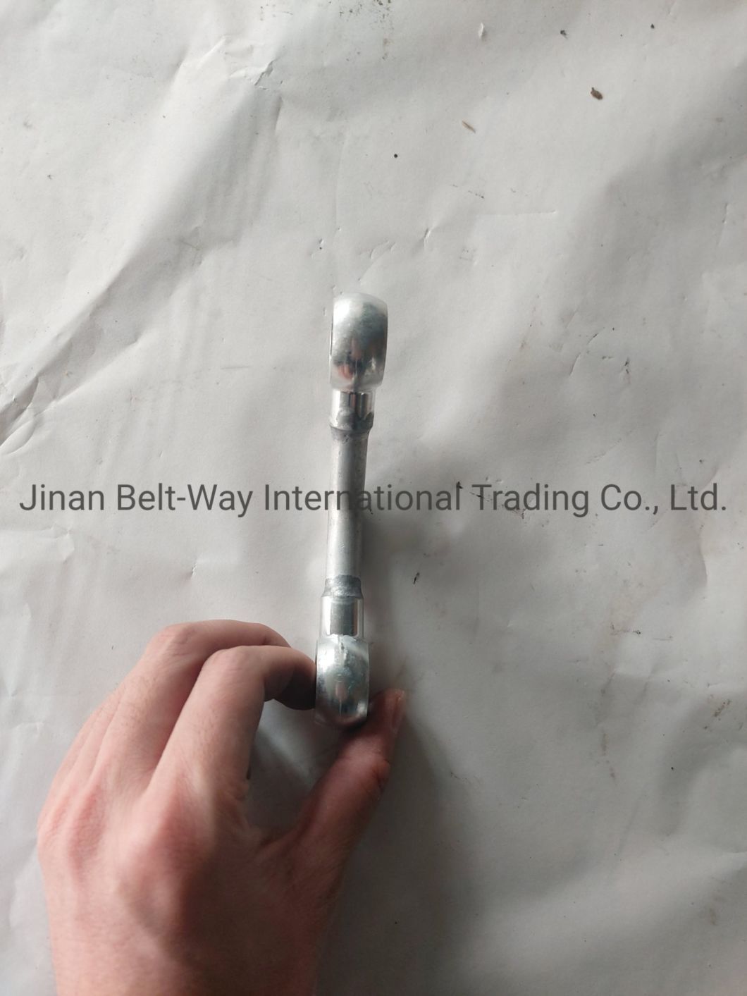 Sinotruk HOWO Truck Parts Oil Outlet Pipe Wg2203240012
