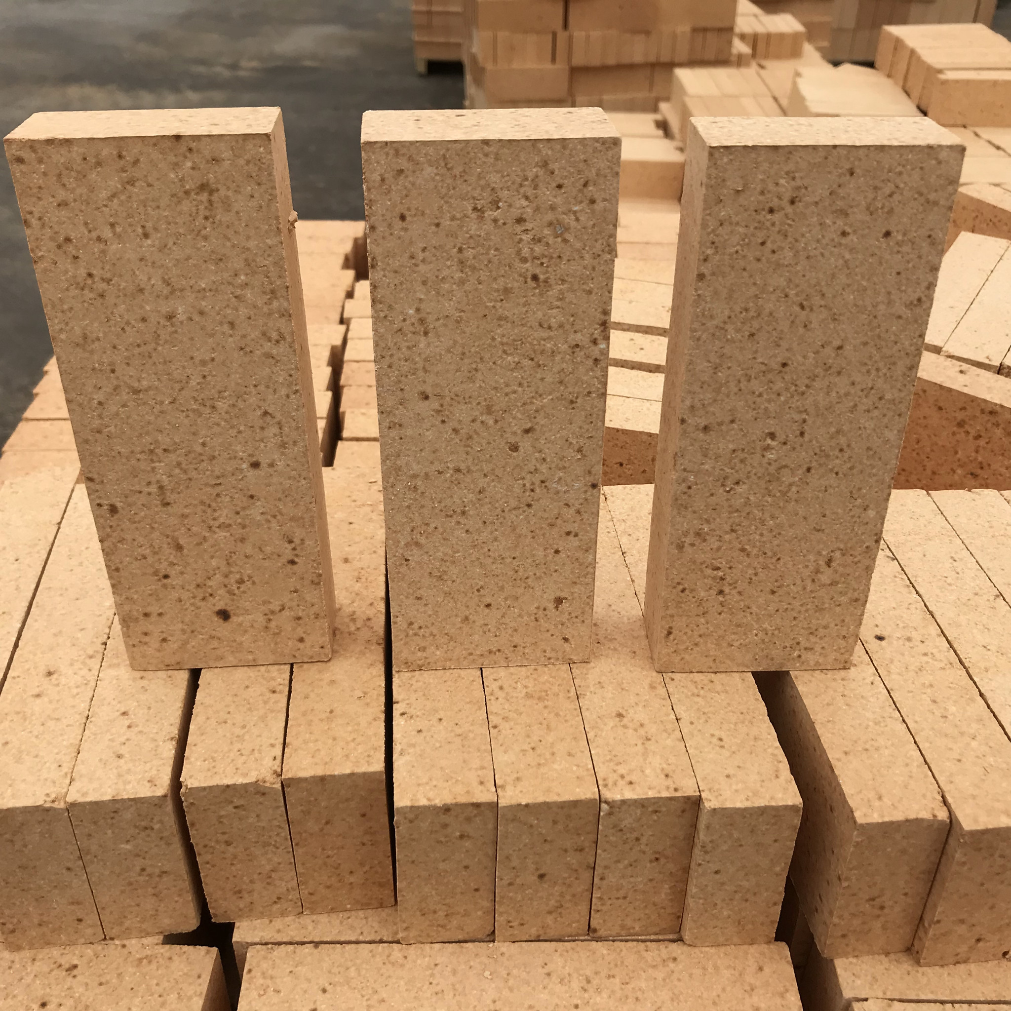 High Density Refractory Brick SK32 SK34 Clay Bricks with Customizable MgO Content %