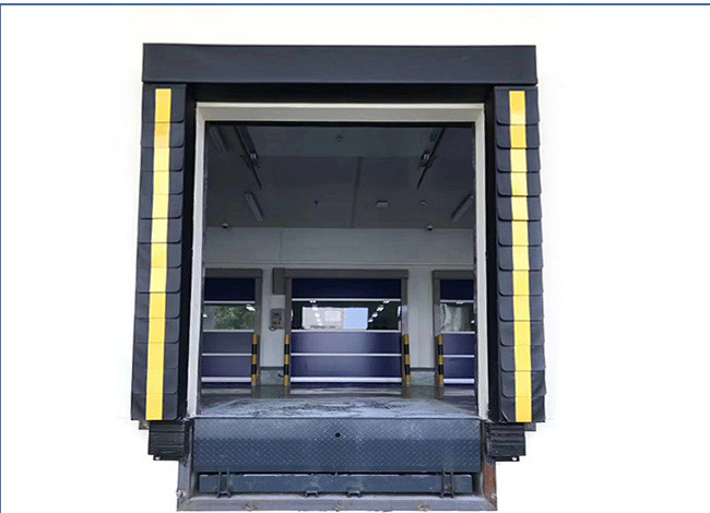  Black Airbag Retractable Loading Dock Shelters Anti Crush Sponge Customized Manufactures