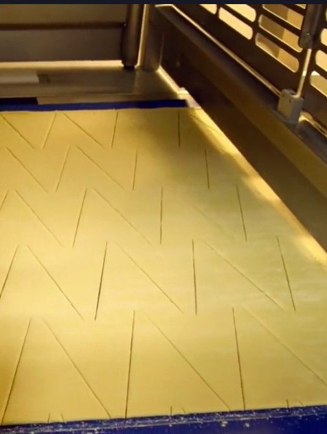 Automatic Accurate Croissant Dough Roller Machine Croissant Maker Machine