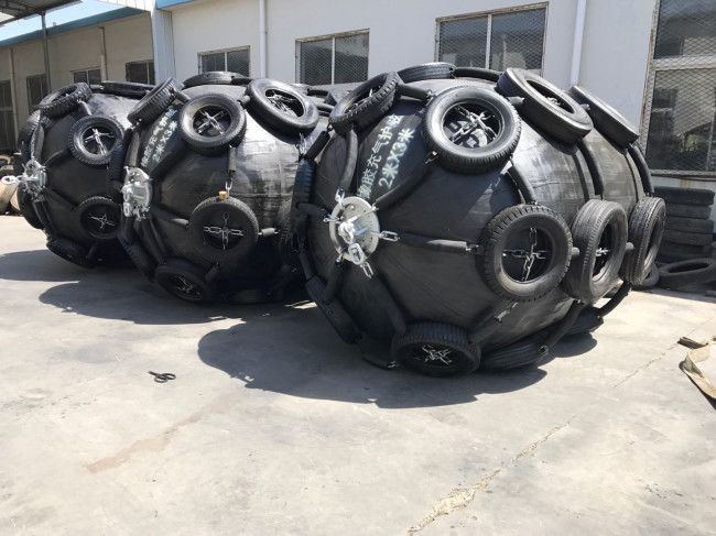 Black Color Ship Rubber Fender With Excellent Service For High Pressure