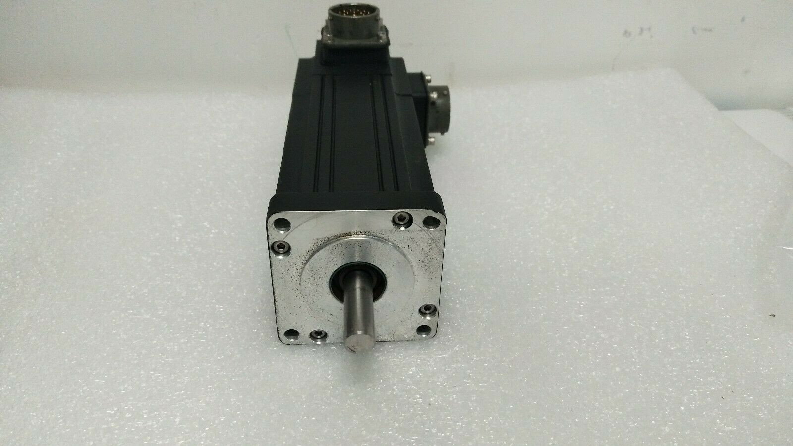 MGE-208-CONS-0000 MG SERVO MOTOR 230VAC 2" FRAME ENGLIS 100% New Original