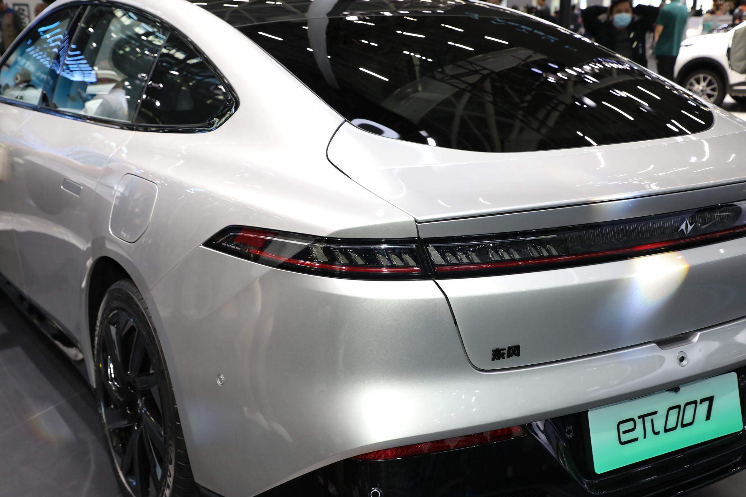 400KW Endurance Fashionable Dongfeng Yipai 007 Energy Hatchback Sports Car with 2915mm Wheelbase and Max Speed of 180 Km/h