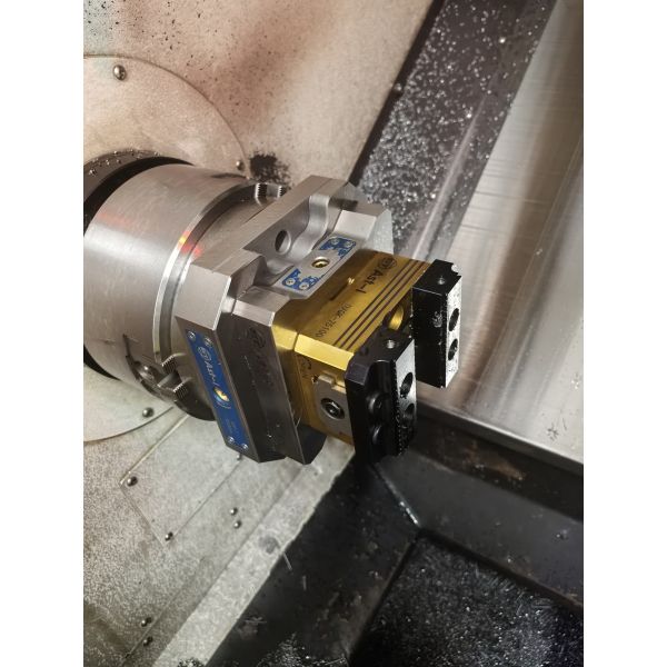 Acc 96 Pull Stud 5th Axis Self Centering Vise with Repeat Accuracy Within 0