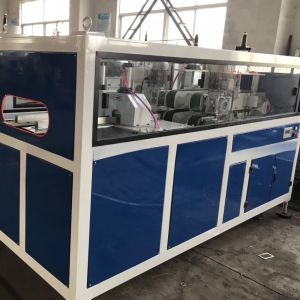 China Separate Type Extruder PVC Conduit Tube Production Line with Advanced Assembly Structure on sale